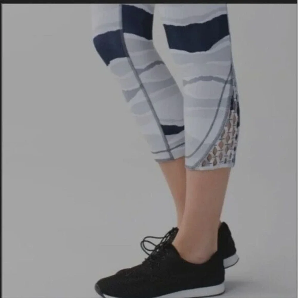 Lululemon True Self Cropped Leggings‎ Size 4